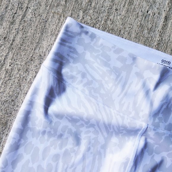 good american ∙ high rise leopard foil 7/8 legging - Picture 4 of 9